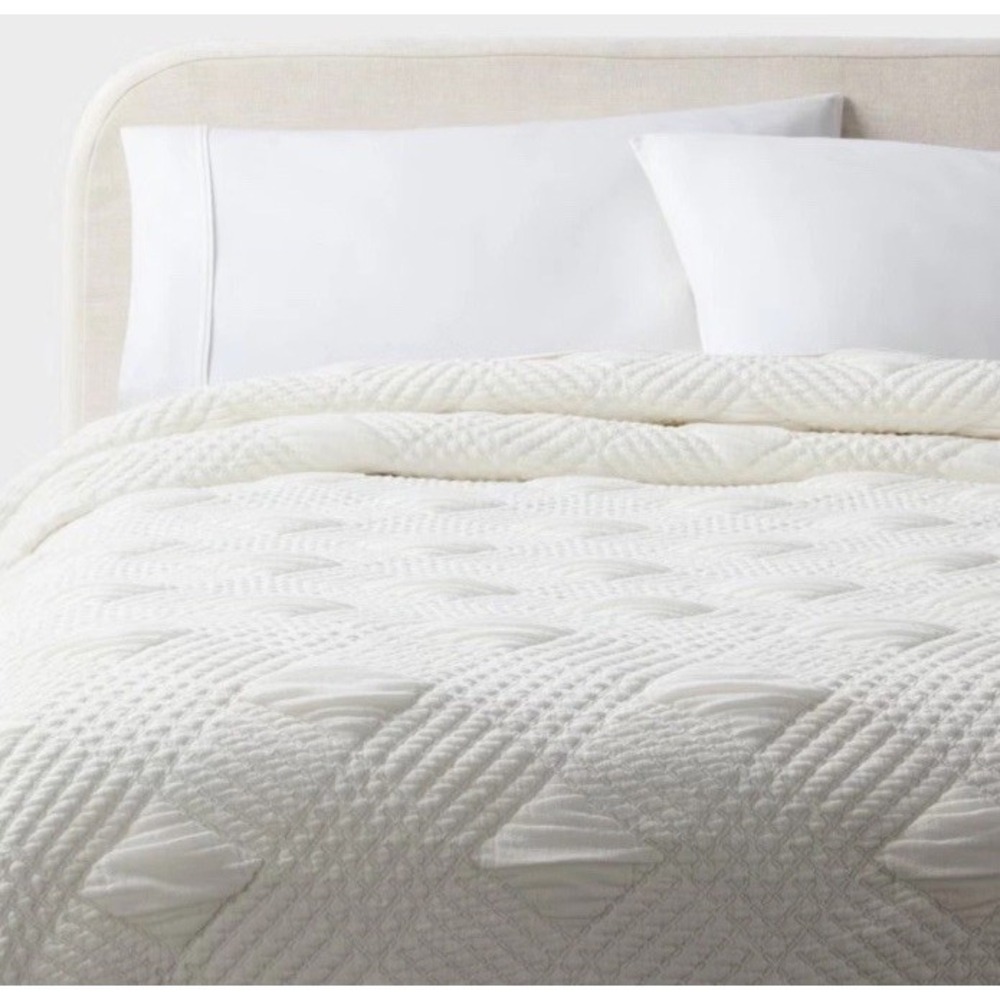 King Diamond Matelasse Gauze Quilt Ivory - Threshold